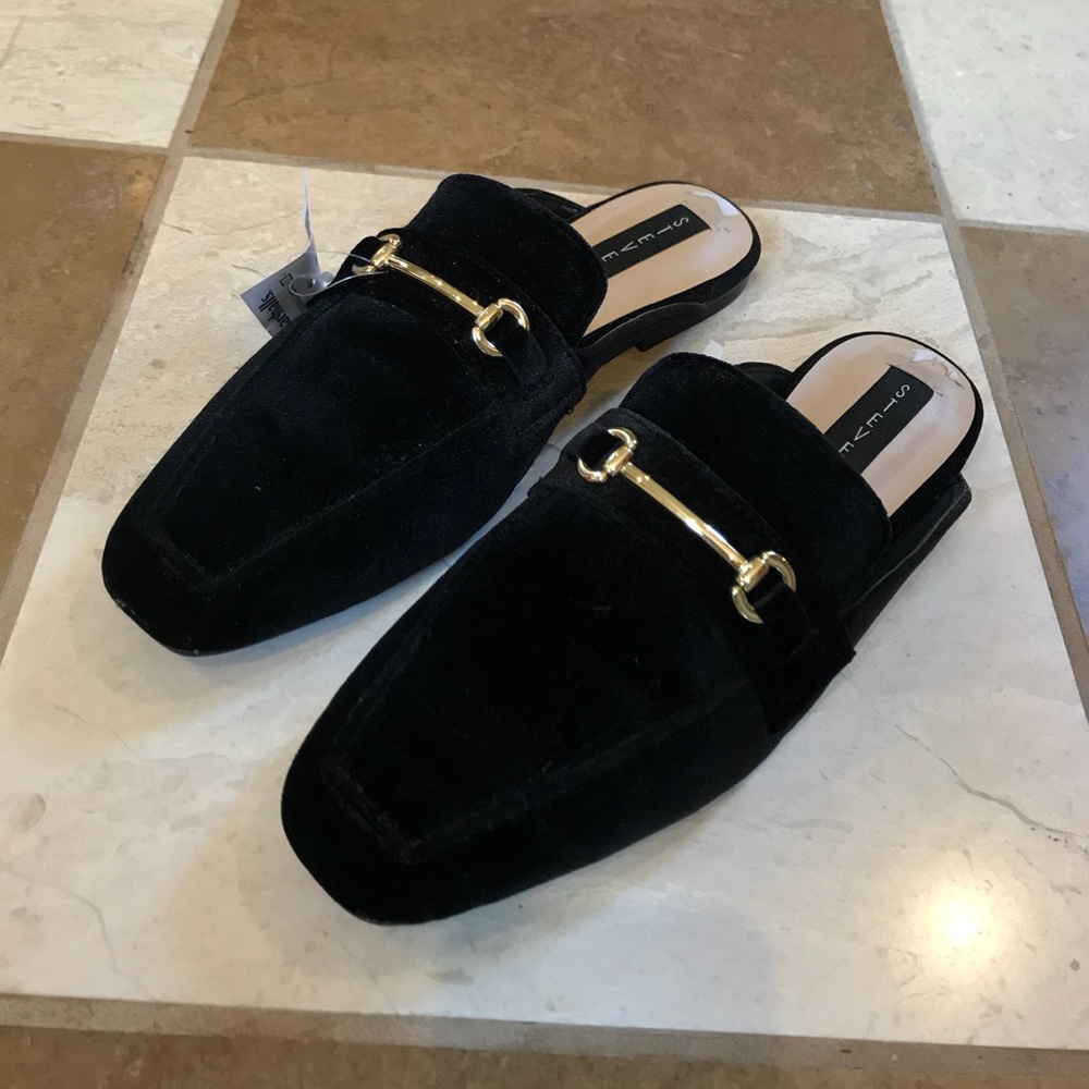 Steve Madden velvet loafers w gold detail